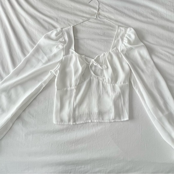 White top - Picture 2 of 4